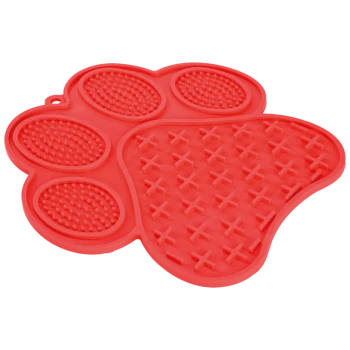 Brosse de toilettage pour animaux en silicone rouge en forme de patte avec poils texturés et motifs croisés.
