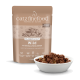 Catz Finefood Classic Adult Wild Katzenfutterbeutel mit Tapioka und Preiselbeeren, 85g, neben einer weißen Schale mit Nassfutter.