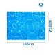 Blaue Kühlmatte für Haustiere mit einem Wasserdesign, 65 cm lang und 50 cm breit, beschriftet mit der Größe 'M'.