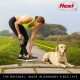 Eine Frau in einem grünen Tanktop geht mit einem gelben Labrador auf einem Weg, mit Bäumen und Wolken im Hintergrund. "flexi"-Logo sichtbar.