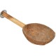 Natürlicher Kokosnussschalen-Haustierfutterlöffel mit Holzgriff, ideal zum Servieren von Haustierfutter.