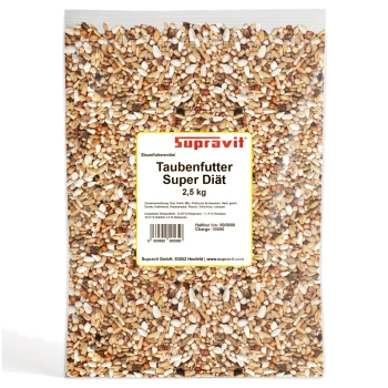 Klare Plastiktüte mit gemischtem Vogelfutter und weißem Etikett 'Supravit Taubenfutter Super Diät 2,5 kg'.