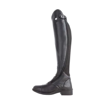 Schwarze Reitstiefel mit hohem Schaft und seitlichem Reißverschluss, mit einer abgerundeten Spitze und strukturierten Details an der Sohle.