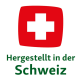 Rote Schweizer Flagge mit einem weißen Kreuz über dem Text 'Hergestellt in der Schweiz' in grün, der auf Schweizer Produkte hinweist.