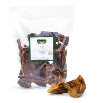 Rinderlunge 10 cm 500 g Eine klare Plastiktüte gefüllt mit großen, braunen Hundeleckerlis, beschriftet mit "Masterfeed Lunge" und Zutatenangaben auf Deutsch.