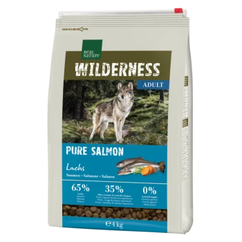 Tüte "Wilderness Adult Pure Salmon" Hundefutter mit einem Wolfbild; 65% Lachs, 35% Früchte/Gemüse, 0% Getreide.