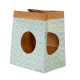 Een lichtblauwe speelgoeddoos voor huisdieren met een geometrisch patroon en twee ronde uitsparingen aan de zijkanten, met de merknaam "beeztees."