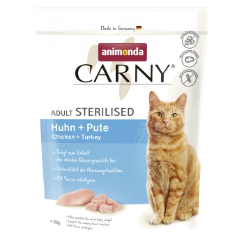 Animonda CARNY Adult sterilisiertes Katzenfutter im Beutel, Huhn + Pute (Chicken + Turkey), mit abgebildeter orange getigerter Katze.