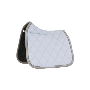 Hellblaues, gestepptes Sattelpad mit grauem Rand, mit schwarzer Unterseite und einer kleinen Schlaufe zur Befestigung.