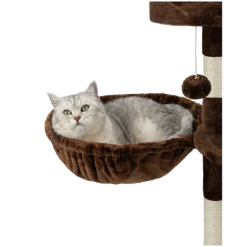 Ein gemütliches braunes Katzenbett, das an einem Kratzbaum befestigt ist, mit einer grauen Katze, die bequem darin ruht.
