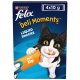 Purina Felix Deli Moments flüssige Katzensnacks, 4x10g, mit einer schwarz-weißen Katze, die sich die Lippen leckt.