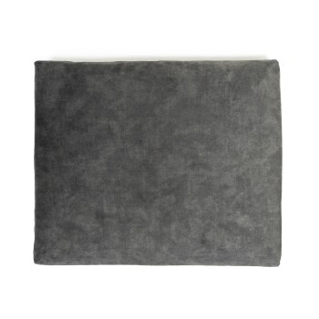 Graues Haustierbett mit einer weichen, plüschigen Textur, rechteckiger Form und ohne sichtbare Marken oder Text.
