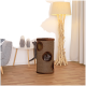 Ein gemütlicher Katzenbaum mit zwei Öffnungen, mit zwei verspielten grauen Kätzchen, in einem modernen Wohnzimmer mit einer Lampe und dekorativen Vasen.