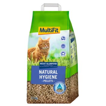 Groene en blauwe zak van MultiFit Natural Hygiene Pellets voor katten, 11 kg, met een kat op gras en claims van niet-klonteren en geurabsorptie.