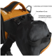 Hundegeschirr mit verstellbaren Riemen, einem Griff und einer Aufbewahrungstasche mit Befestigungsschlaufen, beschriftet auf Deutsch.
