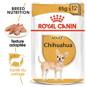 Emballage de nourriture pour chiens Royal Canin Adult Chihuahua, avec une illustration d'un chien Chihuahua, avec du texte mettant en avant la nutrition de la race et la texture adaptée.
