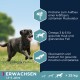 Ein glücklicher schwarzer Labrador läuft auf einem grasbewachsenen Feld. Etikett: 'ERWACHSEN 1,5-6 Jahre > 25 kg.' Vorteile: Proteine, Omega 3&6, Glucosamin.