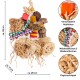 Buntes Haustier-Kauspielzeug aus verschiedenen Holzblöcken, geflochtenen Bällen und zerrissenem Papier, mit einer Höhe von etwa 33 cm und einer Breite von 25 cm.