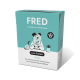 Verpackung für FRED Low Protein Hundefutter mit einem Cartoon-Hund im Laborkittel, mit deutschem Text über die Unterstützung der Nierenfunktion.