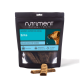 Schwarze Tüte Nutriment Natural Treats „Ente“ Trainingsriegel, 1 kg, Hundeprofil auf blauem Etikett, zwei braune Riegel vorne.