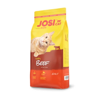 Katzenfutterbeutel mit einer verspielten orangefarbenen Katze auf der Vorderseite, beschriftet mit "JOSI CAT Tasty Beef", geeignet für erwachsene Katzen.