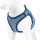 Blaues atmungsaktives Netz-Hundegeschirr an weißer Schaufensterpuppe mit Metall-Leinenring und Pfotenabdruck-Knopf.