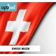 OptiPet-Logo in der oberen linken Ecke, mit einer wehenden Schweizer Flagge, die ein weißes Kreuz auf rotem Hintergrund zeigt, und dem Text "SWISS MADE" darunter.