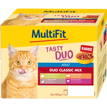 MultiFit Tasty Duo Katzenfutterverpackung zeigt eine orange Katze, die sich die Lippen leckt, gekennzeichnet mit "Duo Classic Mix" mit Hähnchen-, Truthahn- und Enten-Geschmack.