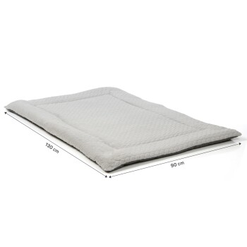 Helle graue Haustierliege mit gestepptem Muster, 130 cm mal 90 cm groß, auf einem weißen Hintergrund präsentiert.