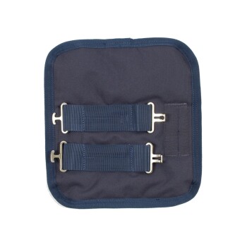 Marineblaue Haustiergeschirrunterlage mit zwei verstellbaren Riemen und Metallclips für eine sichere Befestigung.