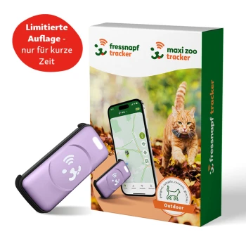 Verpackung für einen Haustier-Tracker mit einem lila Gerät und einer Smartphone-Karte. Text: "Limitierte Auflage - für kurze Zeit" und "fressnapf tracker." Katze im Hintergrund.