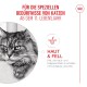 Ältere Katze mit deutschem Text über besondere Bedürfnisse für Katzen ab 11 Jahren, Fokus auf Haut- und Fellgesundheit mit Linolsäure und Zink.