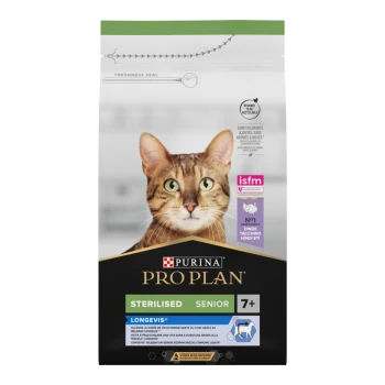 Purina Pro Plan Sterilised Senior kattenvoerzak met een close-up van het gezicht van een kat, gelabeld voor katten van 7 jaar en ouder, met Longevis® technologie.