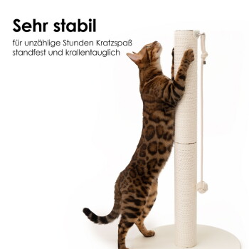 Katzenscratch-Posten, umwickelt mit robustem Papierseil, mit einem Baumwollballspielzeug, das oben befestigt ist. Text lautet "Hochwertige Materialien."