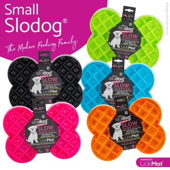 Kleine Slodog Slow Feeder Teller in Schwarz, Grün, Blau, Pink und Orange für Hunde, entwickelt, um die Fütterungszeit zu verlangsamen.