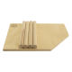 Holzspielzeugplattform für Haustiere mit vier zylindrischen Stiften, mit einem Logo in der oberen linken Ecke.
