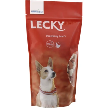 Strawberry Love's Snack 2x300 g Roter Hundefutterbeutel mit der Aufschrift "LECKY Strawberry Love's", der einen Hund mit einem Halsband zeigt, und einem Symbol, das anzeigt, dass es Vitamine enthält.