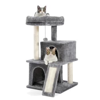 Zwei Katzen liegen auf einem mehrstufigen grauen Kratzbaum mit Kratzpfosten und einer hängenden Spielzeugkugel.