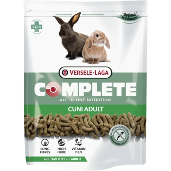 Een zak Versele-Laga Complete Cuni Adult konijnenvoer, met twee konijnen en hoogtepunten zoals "All-in-One Nutrition" en "High Fibre."