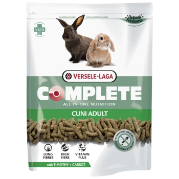 Een zak Versele-Laga Complete Cuni Adult konijnenvoer, met twee konijnen en hoogtepunten zoals "All-in-One Nutrition" en "High Fibre."