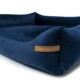 Navyblaues Hundebett mit erhöhten Seiten und einem Lederetikett, auf dem "RexProduct.com" steht.