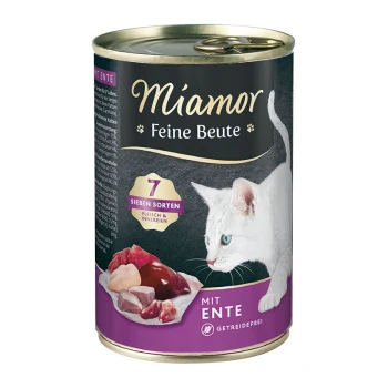 Feine Beute Ente 12x400 g Dose "Miamor Feine Beute" Katzenfutter mit Ente, mit einer weißen Katze und Fleischstücken. Text sagt "7 Sorten" und "Getreidefrei."