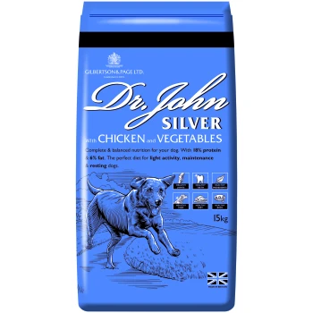 Silver Huhn mit Gemüse 15 kg Blaue Tüte von Dr. John Silver Hundefutter mit Huhn, Gemüse, einer laufenden Hundillustration, 18% Protein, 6% Fett und Gesundheitsicons.
