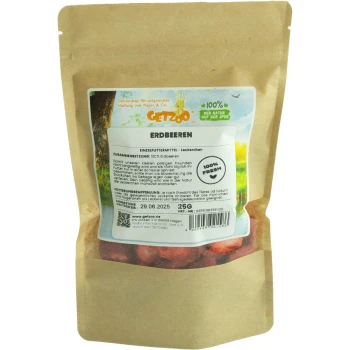 Erdbeeren 25g Braune Papiertüte mit getrockneten Erdbeeren mit der Aufschrift "GETZOO ERDBEEREN", mit Zutaten und Fütterungstipps für kleine Haustiere.