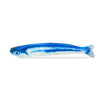 Ein plüschiges Spielzeugfisch mit einem blauen und weißen Design, das einer Sardine ähnelt, vor einem weißen Hintergrund präsentiert.