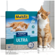 Rudy i biały kot obok kuwety z żwirkiem MultiFit 'KLUMPEND ULTRA 6L'.