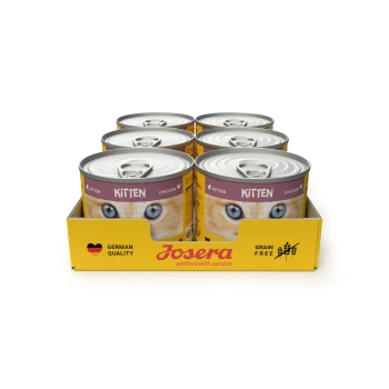 Sechs Dosen Josera Kittenfutter, mit Hühnchen-Geschmack, in einem gelben Kartontray präsentiert, beschriftet mit "Deutsche Qualität" und "Getreidefrei."