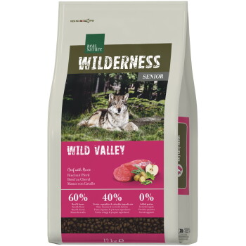Real Nature WILDERNESS Senior "Wild Valley" Futtersack mit Wolfsfoto; Aufschrift "Beef with Horse" und Angaben 60%, 40%, 0%.