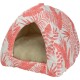 Przytulne legowisko dla zwierząt w kształcie kopuły, z różowym wzorem liści tropikalnych i miękką beżową poduszką w środku.