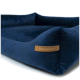 Marineblaues Haustierbett mit erhöhten Rändern und einem Lederetikett mit der Aufschrift "RexProduct.com." Weicher, plüschiger Stoff.